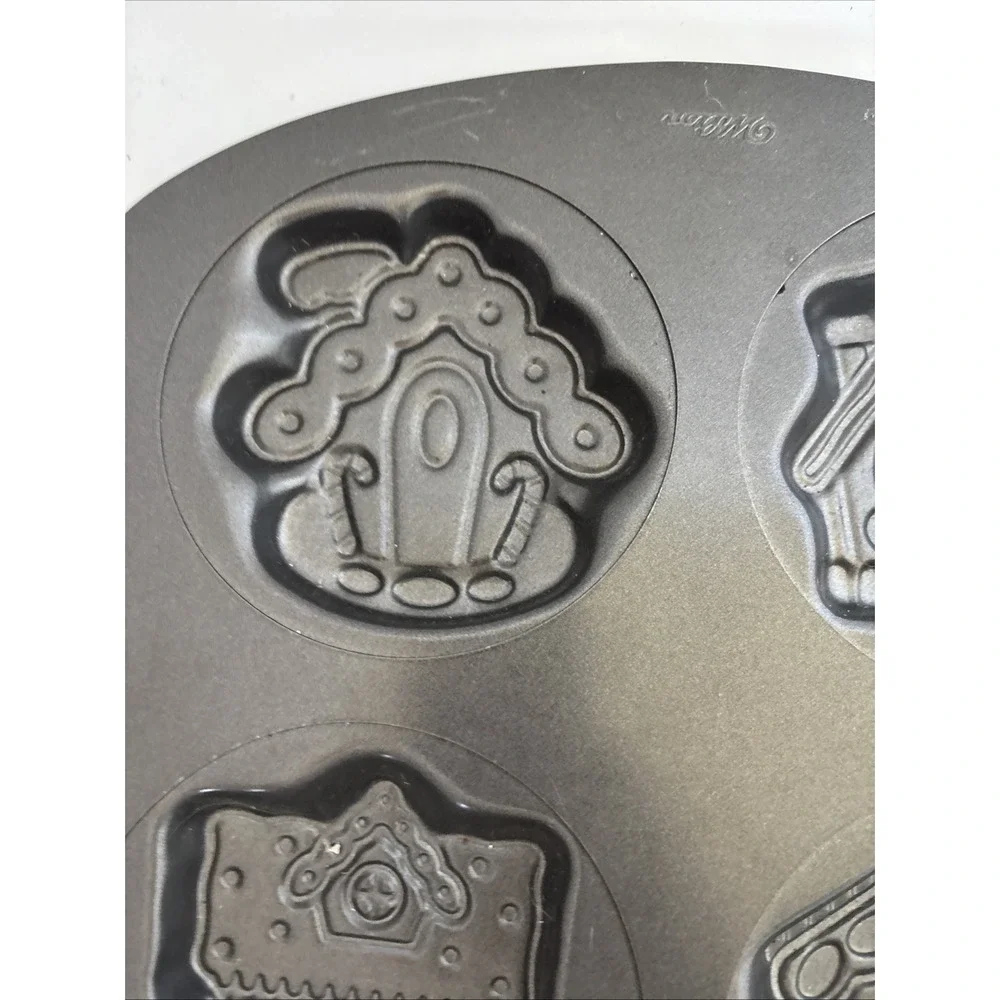 Wilton So2 Cookie Sheet Pans‎ Princess Dress Up Holiday Gingerbread Houses